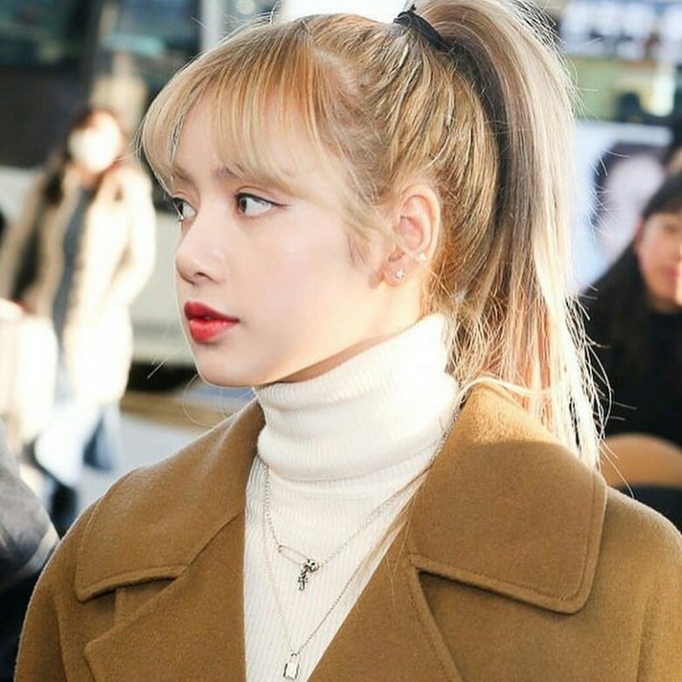 BlackPink Lisa lộ mảng da đầu như sắp hói nghi hậu quả của việc tẩy tóc quá nhiều - image 1