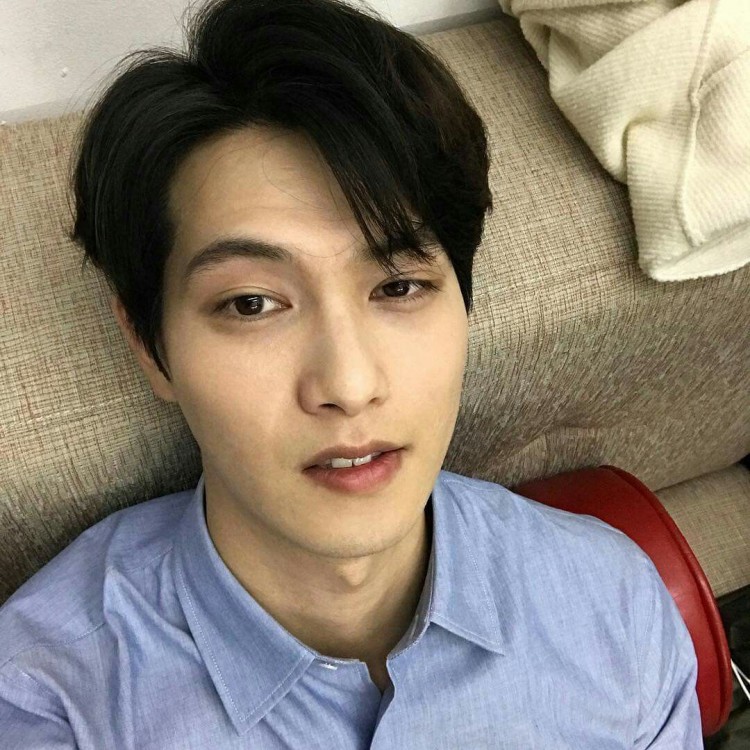 FNC Ent lì đòn cố giữ Lee Jonghyun CNBLUE lý do cứ trơ ra trong khi NHM Hàn căm phẫn đòi tẩy chay - image 2