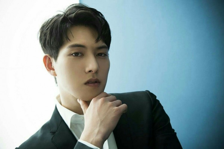 FNC Ent lì đòn cố giữ Lee Jonghyun CNBLUE lý do cứ trơ ra trong khi NHM Hàn căm phẫn đòi tẩy chay - image 4