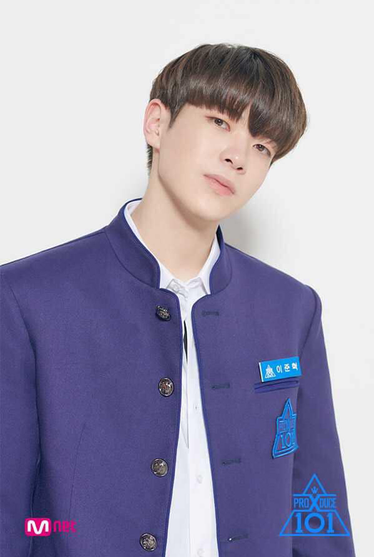 PRODUCE X101 phốt nối phốt trainee lớp A bị tung video cố tình vỗ mông  bạn cùng lớp - image 3