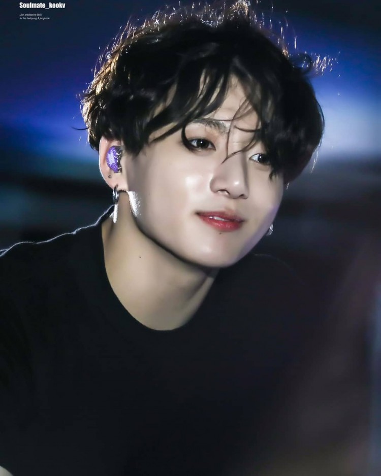 Jungkook BTS bỏ bùa yêu fan hâm mộ thay đổi tóc kiểu đầu xoăn khiến người hâm mộ suýt ngất xỉu  - image 8