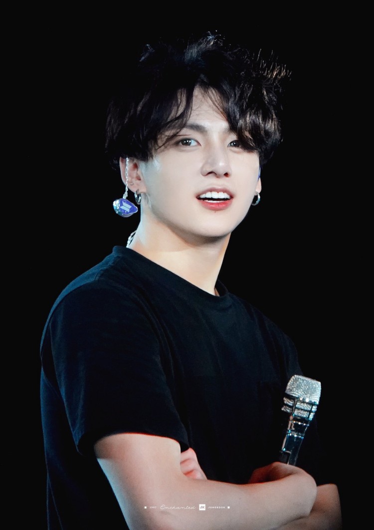 Jungkook BTS bỏ bùa yêu fan hâm mộ thay đổi tóc kiểu đầu xoăn khiến người hâm mộ suýt ngất xỉu  - image 7