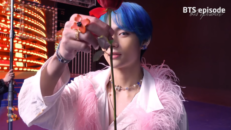 BTS thể hiện bản tính thật siêu lầy lội nhí nhố và đáng yêu trong video hậu trường ‘Boy With Luv’ - image 10