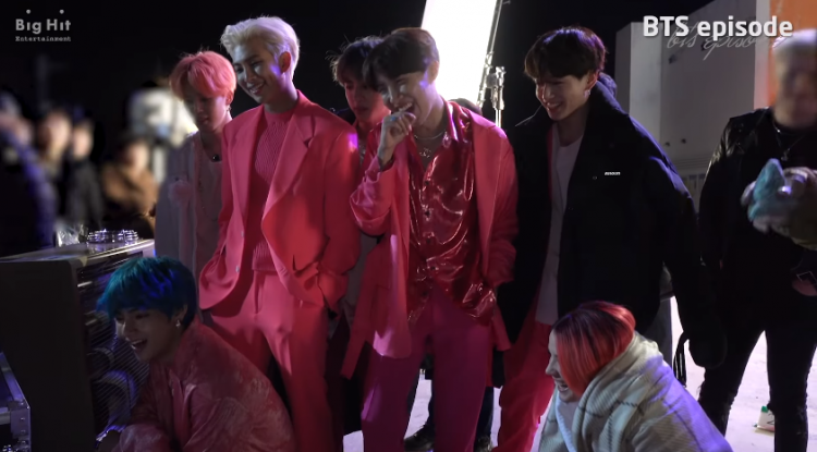 BTS thể hiện bản tính thật siêu lầy lội nhí nhố và đáng yêu trong video hậu trường ‘Boy With Luv’ - image 12