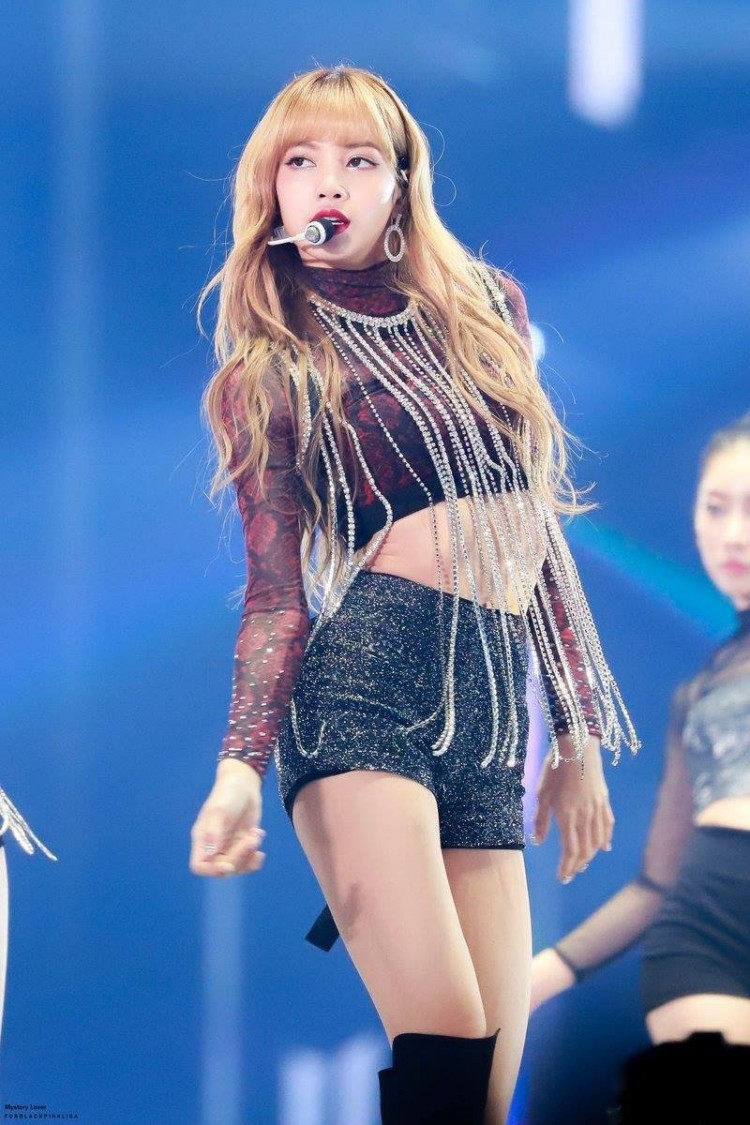 Khởi đầu kém xa Jennie lý do để Lisa có thể qua mặt center BlackPink trở thành idol hot nhất INSTA - image 5