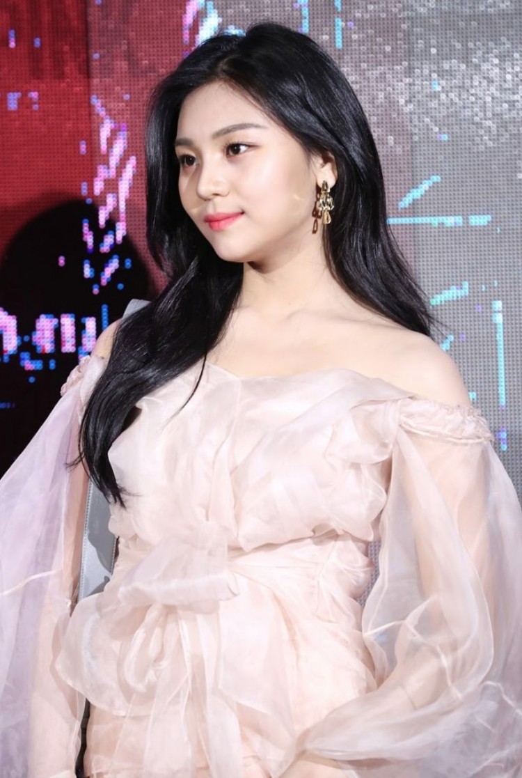 Nhìn Umji phiên bản 2019 netizen nghiệm ra cứ gầy đi rồi mặc gì cũng đẹp - image 4