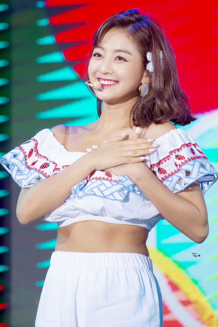 Jihyo nhận quả ngọt sau 13 năm fancam sân khấu comeback chấp cả Tzuyu-Sana cộng lại - image 1