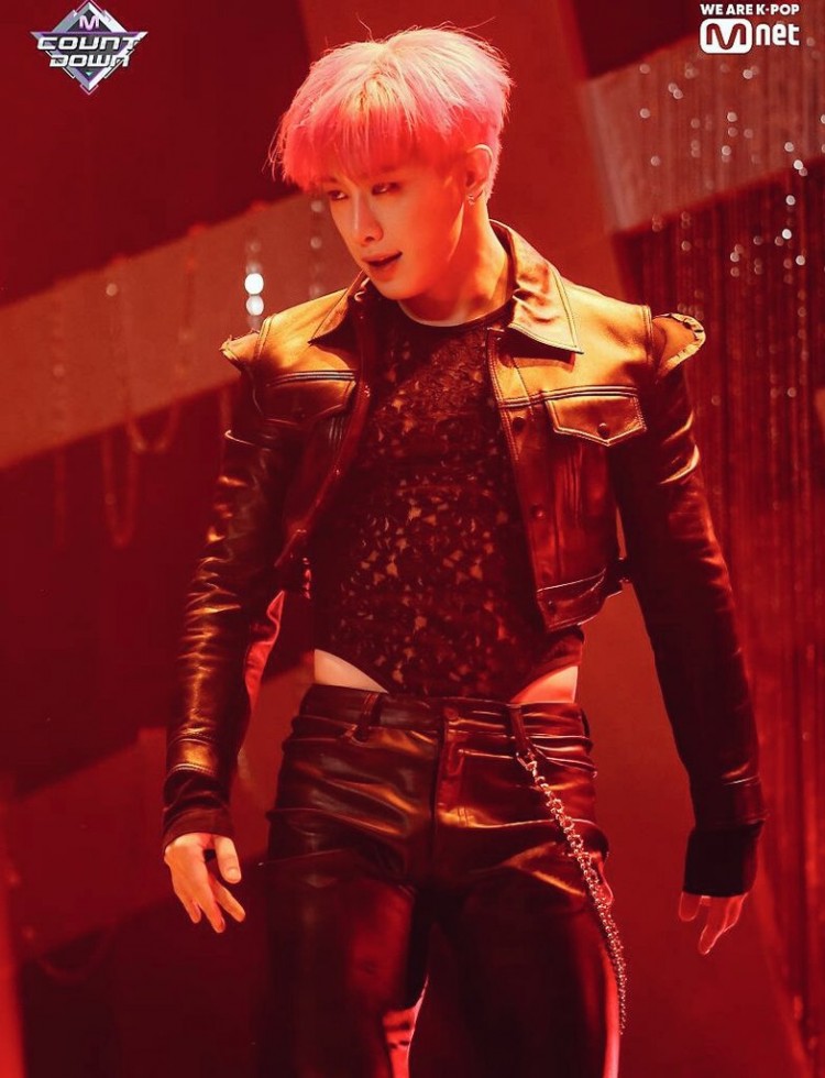 Khổ như stylist Monsta X bao năm mang tiếng bắt ép Wonho khoe thân ai ngờ chính idol thích thế - image 5