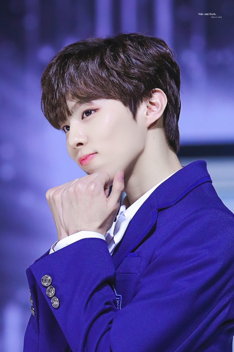 Top visaul Produce X 101  Wooseok dính nghi án sàm sỡ đưa tay lên ngực Somi thích dùng bạo lực - image 1