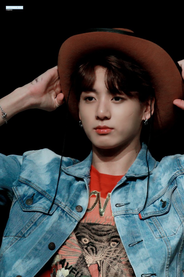 JungKook BTS thần tượng iron man đến mộng du rất - không-hài-lòng khi bị các fan gọi là oppa - image 4