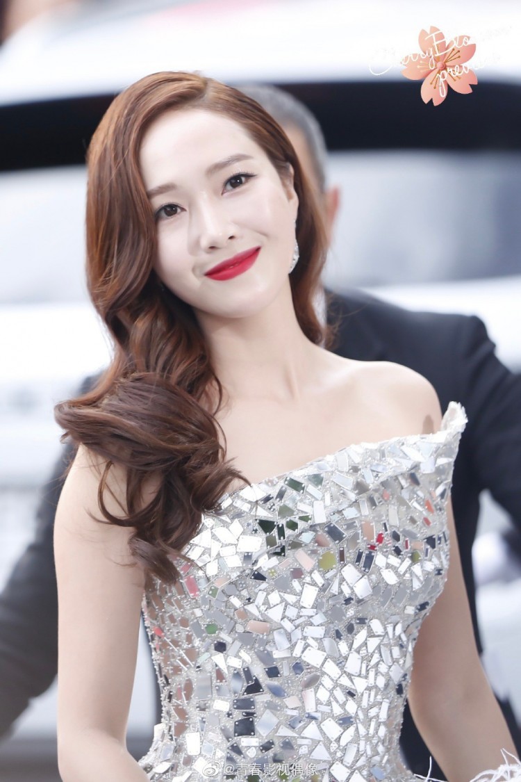 Jessica Jung bị Knet sỉ nhục Chẳng làm quái gì liên quan nhưng cứ diễn như sao Hollywood tại Cannes - image 1