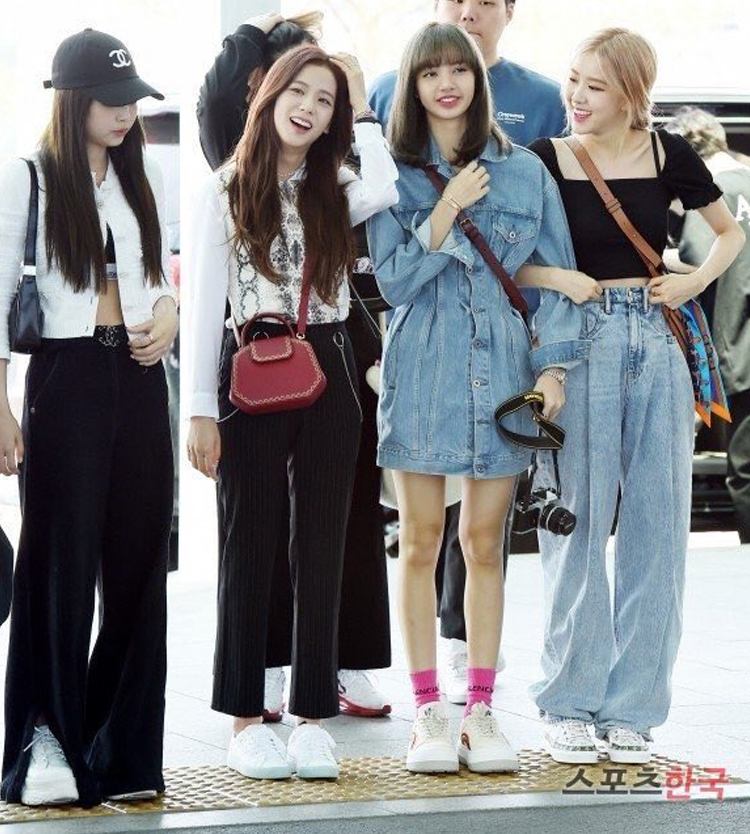 BlackPink diện style chặt chém tại sân bay Jisoo gây thương nhớ với hình ảnh tình đầu hoàn hảo - image 2