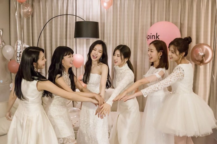 Từ Rainbow cho đến APink  với girlgroup Kpop đàn ông là cấm kị có thể khiến chị em tương tàn - image 1