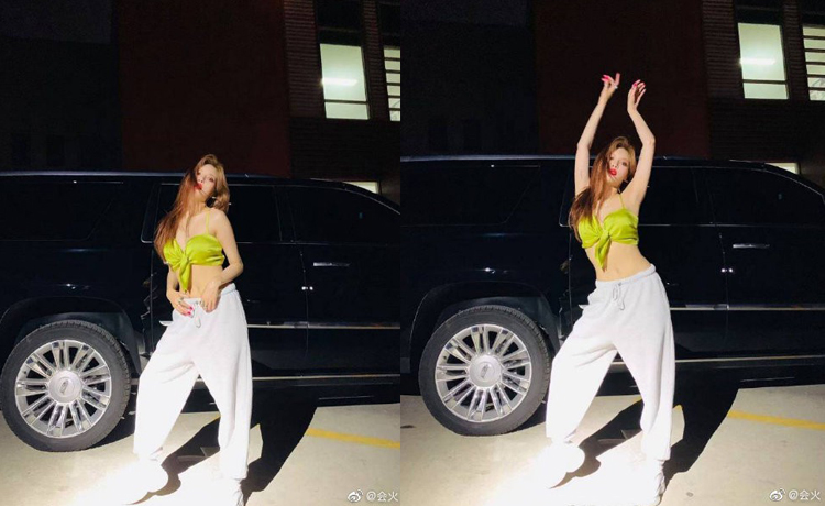 HyunA lộ cả vòng 1 trần trụi no bra trước mặt khán giả ảnh nóng được share như vũ bão toàn Châu Á - image 2