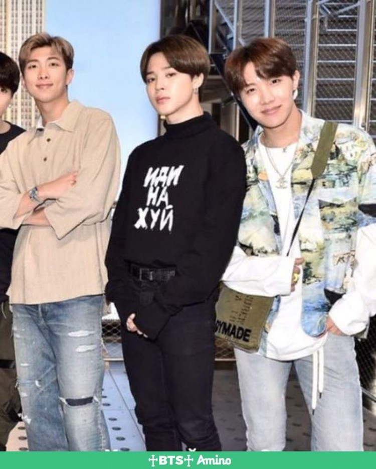 Jimin BTS mặc áo có chữ chửi thề trên áo anh chàng chỉ biết trốn đằng sau vì stylist BigHit bất cẩn - image 6