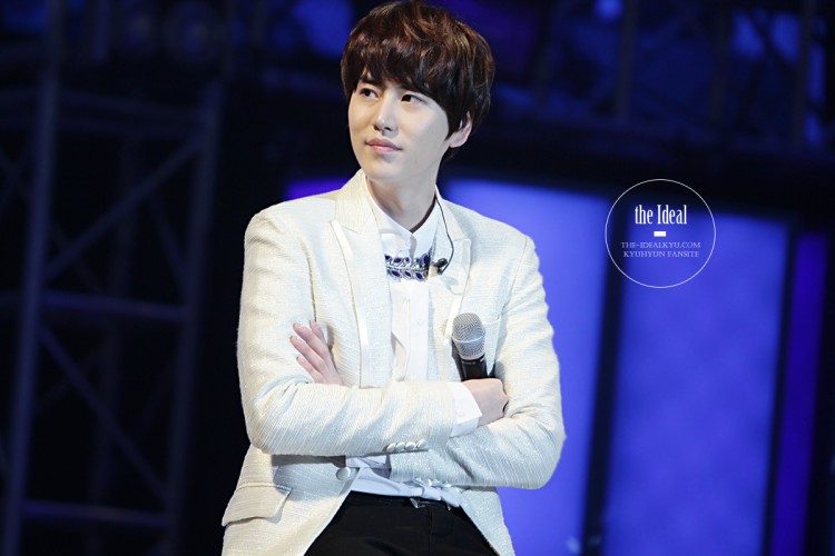 Kyuhyun Super Junior và idol nổi tiếng đã bị thấy hết trơn lúc không mặc đồ khi tắm ở quân đội - image 2