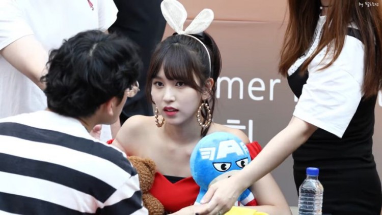 TWICE Mina khổ sở khi quản lý và fan cãi tay đôi Knet thốt lên idol đúng là làm dâu trăm họ - image 4