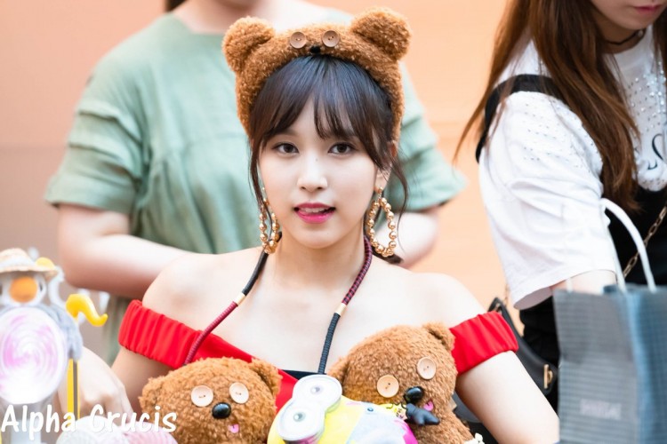 TWICE Mina khổ sở khi quản lý và fan cãi tay đôi Knet thốt lên idol đúng là làm dâu trăm họ - image 1