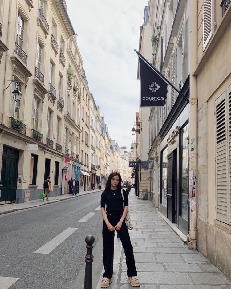 Nhìn loạt ảnh so deep của Jisoo trên Instagram nếu visual BlackPink không đẹp thì bị bóc lâu rồi - image 2