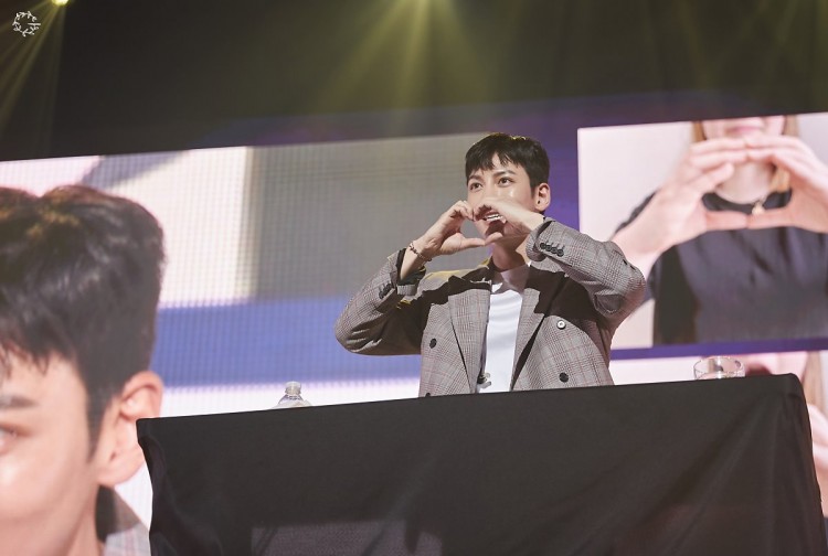 Ji Chang Wook làm show fan meeting do chính mình chọn địa điểm hình ảnh như được cut từ 1 bộ phim  - image 12