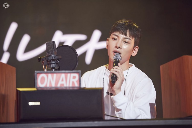 Ji Chang Wook làm show fan meeting do chính mình chọn địa điểm hình ảnh như được cut từ 1 bộ phim  - image 31