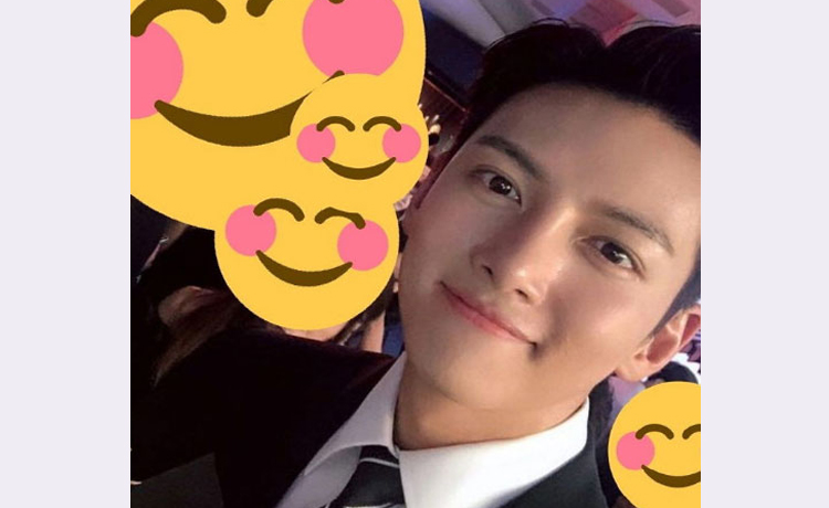 Ji Changwook ông chú già mê tự sướng ai đưa điện thoại cũng cầm và cứ thế chụp đủ góc - image 4