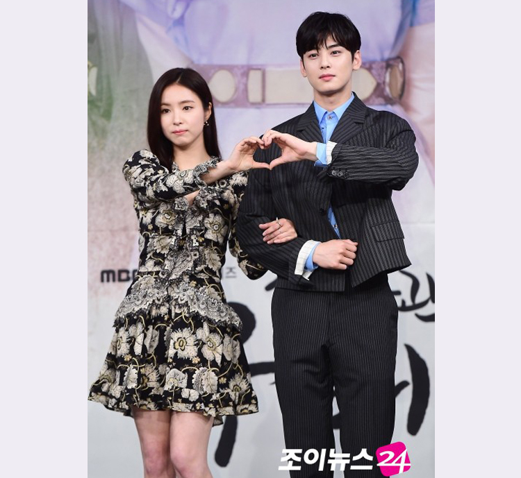 Mỹ nhân mặt đơ Shin Se Kyung mặt vừa đơ vừa 1 đống vì xấu hơn khi đứng cạnh Cha Eun Woo  - image 4