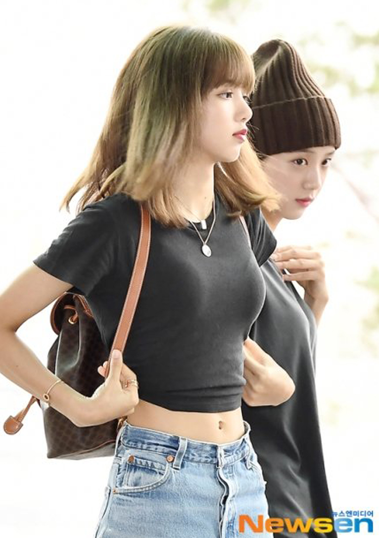 Jisoo khiến em út Lisa cười ngất khi đổi style sân bay nhưng nhìn thì đúng hơi sai sai - image 1