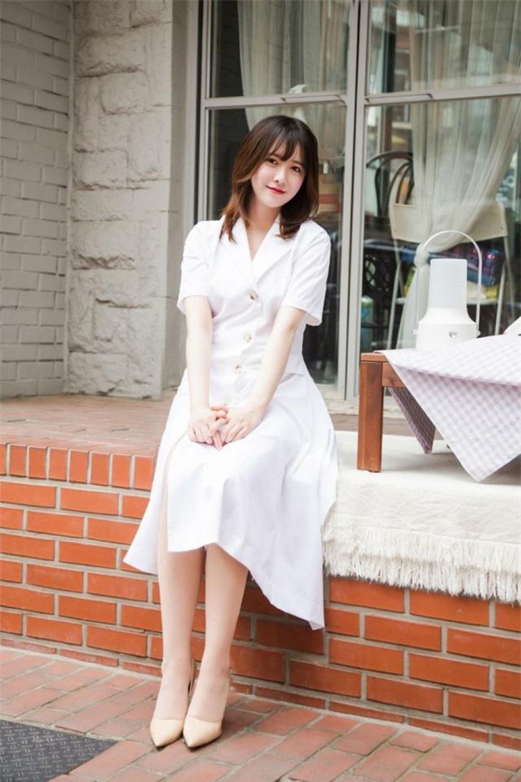 Đối lập nhan sắc trong veo Goo Hye Sun cứ tự khiến mình chênh lệch chồng trẻ khi diện style ajuma - image 2