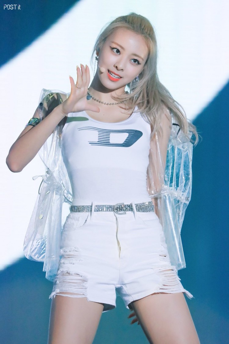 Stylist JYP ám ảnh với đồ bơi TWICE thoát nạn đến ITZY phải mặc trường kì từ Dalla Dalla đến ICY - image 3