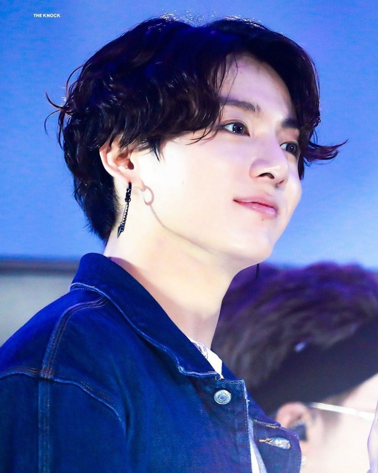 Fan phát hiện JungKook  IU giống như đúc ở 1 điểm bất ngờ không phải đơn giản mà fan ship dữ dội  - image 2