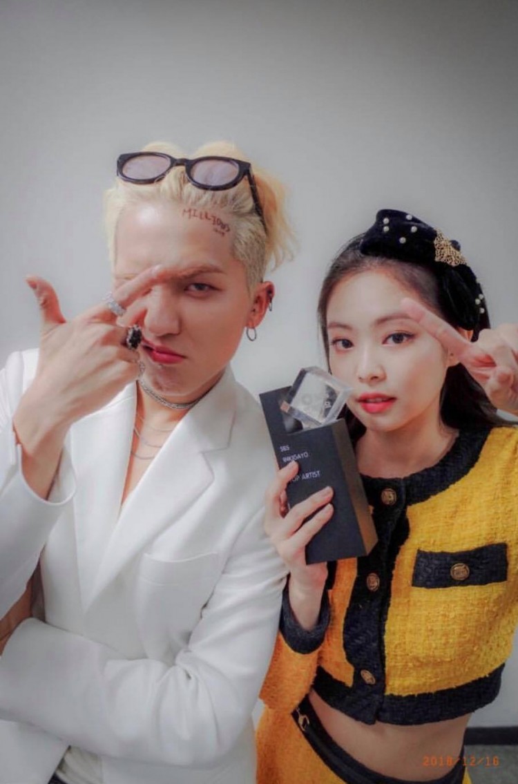 Khi fan Kpop bất chấp đúng sai đẩy thuyền cặp công khai đu đưa cặp thì chỉ là tình đồng chí - image 1