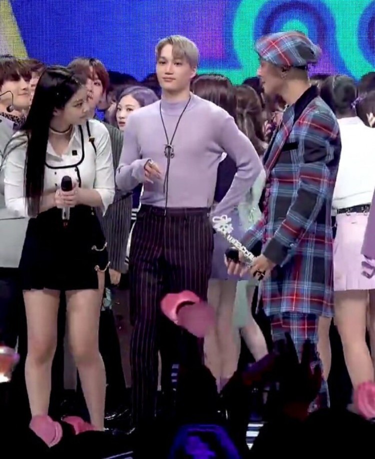 Khi fan Kpop bất chấp đúng sai đẩy thuyền cặp công khai đu đưa cặp thì chỉ là tình đồng chí - image 3