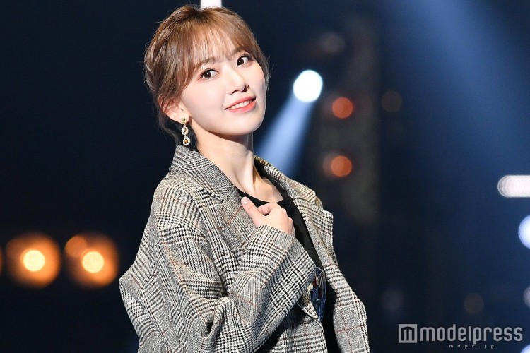 Được khen nhỉnh hơn Sakura khi đi catwalk nhưng Jang Won Young vẫn khiến netizen vì làm lố - image 2
