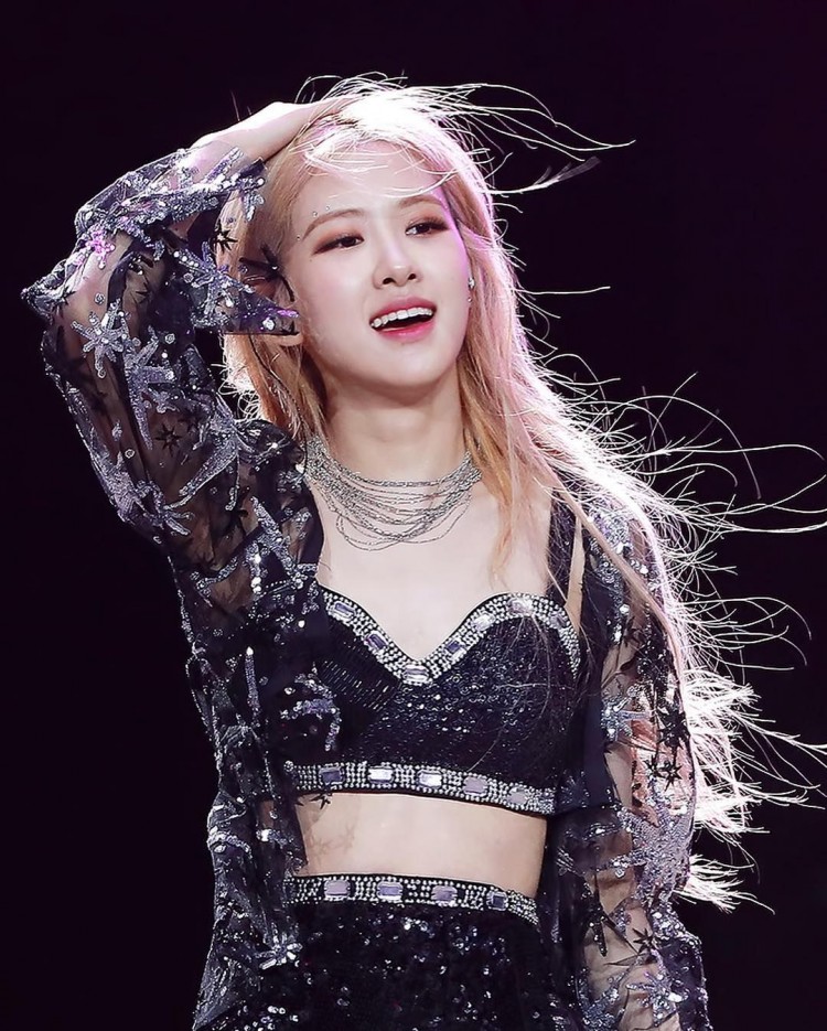 Cuối cùng thì Rosé cũng có thứ hơn chị em cứ trong gió là hóa nữ thần khí chất điên đảo - image 1