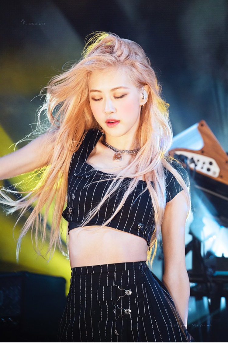 Cuối cùng thì Rosé cũng có thứ hơn chị em cứ trong gió là hóa nữ thần khí chất điên đảo - image 1