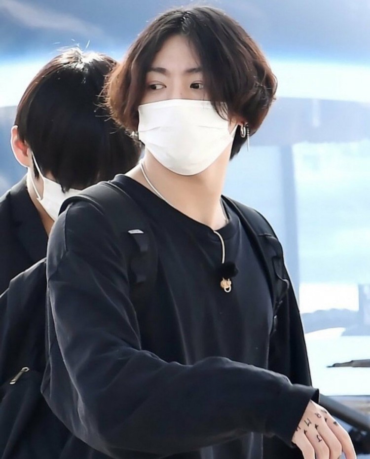 Nghỉ ngơi mới 35 ngày Jungkook gây choáng vì tự bỏ rơi hình tượng của mình với mái tóc bà thím - image 1