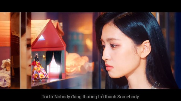 TWICE đã thôi làm những cô gái chỉ biết xinh đẹp đưa loạt thông điệp thâm sâu vào MV comeback - image 6