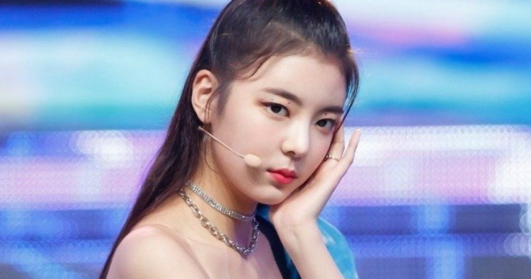 ITZY Lia mới debut 7 tháng đã bị chê lười biếng soi khoảnh khắc nhảy cho có tại sự kiện - image 1