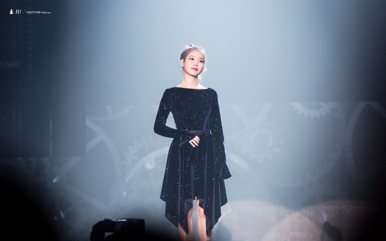 Lần đầu tiên trong sự nghiệp IU đã đích thân mời 1 nhóm nhạc đến concert Love Poem để biểu diễn - image 2