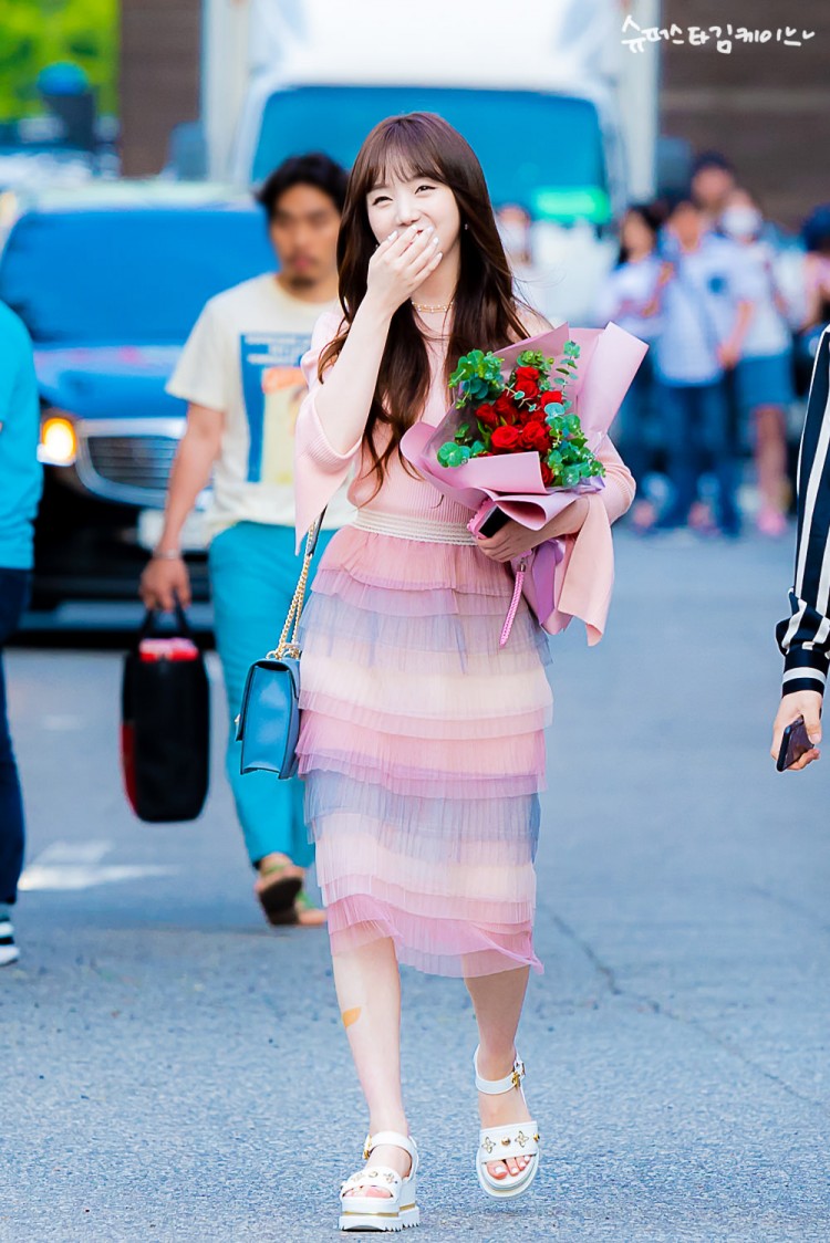 Muốn là một cô nàng kẹo ngọt thế thì tội gì không follow ngay 4 nữ idol này học chút kinh nghiệm - image 2