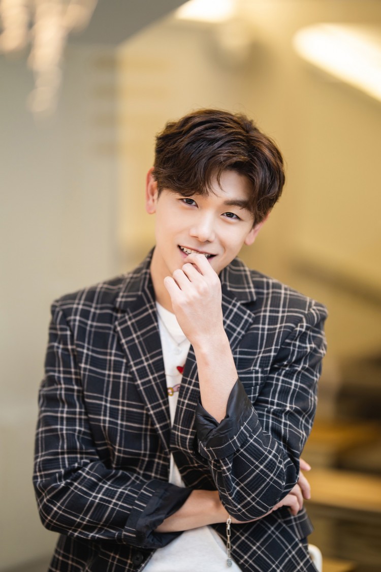 Bắt Eric Nam nhận xét về sự cố của X1 - IZONE  netizen chán nản alo nhà báo ơi duyên ở đâu đấy - image 1