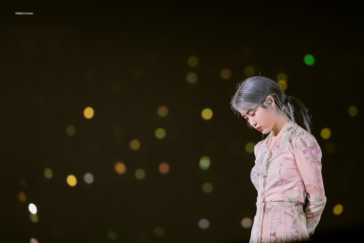 Toàn bộ lời chia sẻ đầy xúc động và nghẹn ngào của IU nói về Sulli trên sân khấu concert Love Poem - image 2