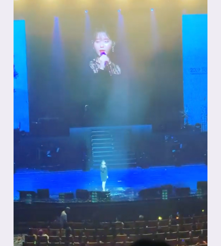 IU cà khịa fan Singapore tại concert ‘Love Poem chọc ghẹo NHM là tính cách mới của IU - image 1