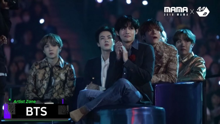 M2 tung bằng chứng BTS đặc biệt là V bị MAMAMOO quyến rũ tại MAMA 2019 fan nhìn biểu cảm là biết - image 1