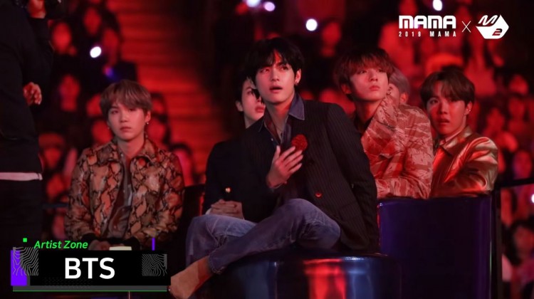 M2 tung bằng chứng BTS đặc biệt là V bị MAMAMOO quyến rũ tại MAMA 2019 fan nhìn biểu cảm là biết - image 2
