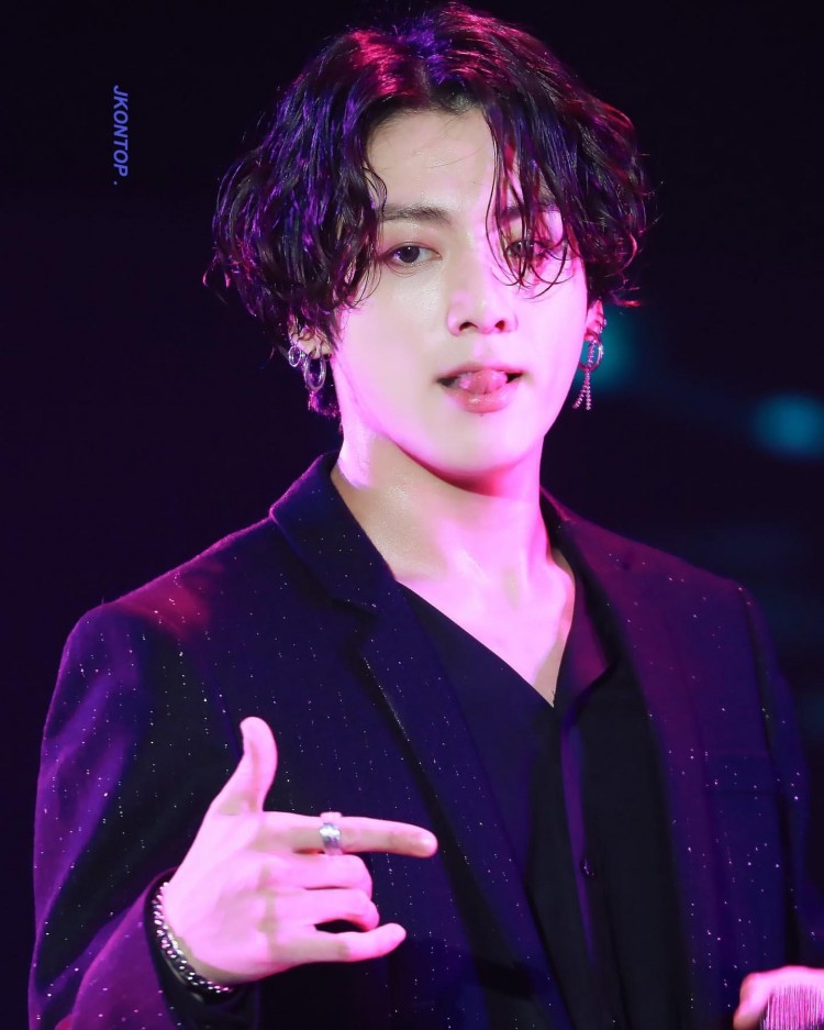 Mái tóc dài từng bị chê lòa xòa mất chất của Jungkook lọt top khoảnh khắc đẹp nhất Kpop 2019 - image 2