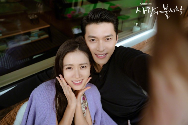 Hyun Bin - Son Ye Jin tung bộ ảnh khiến con tim shipper gào thét netizen nóng lòng chờ nhận thiệp - image 2