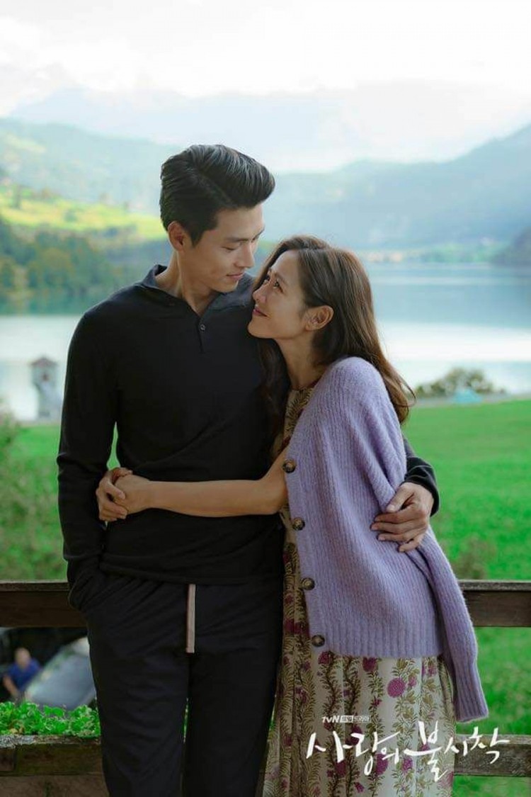 Hyun Bin - Son Ye Jin tung bộ ảnh khiến con tim shipper gào thét netizen nóng lòng chờ nhận thiệp - image 3