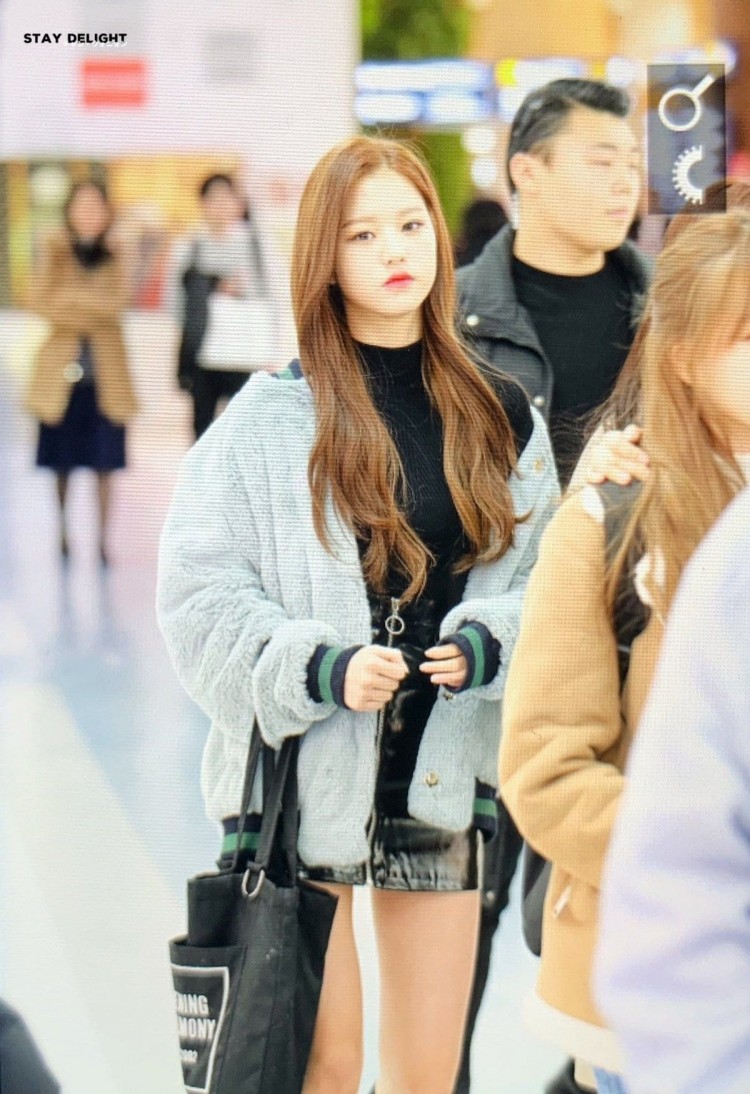 Người toàn chân thôi là chân Jang Wonyoung IZ  ONE khiến các chị BLACKPINK cũng phải chào thua - image 13